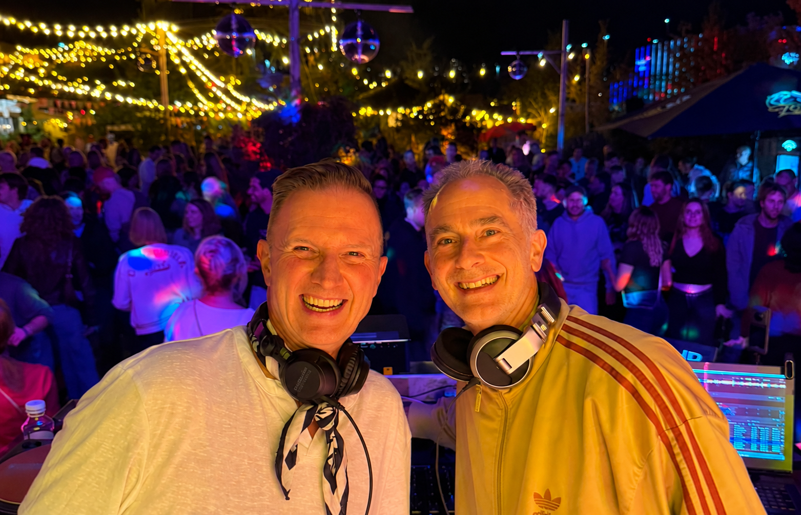 Marvellous80 DJ Bowgli und Marvellous Stranger von Marvellous80 am DJ-Pult